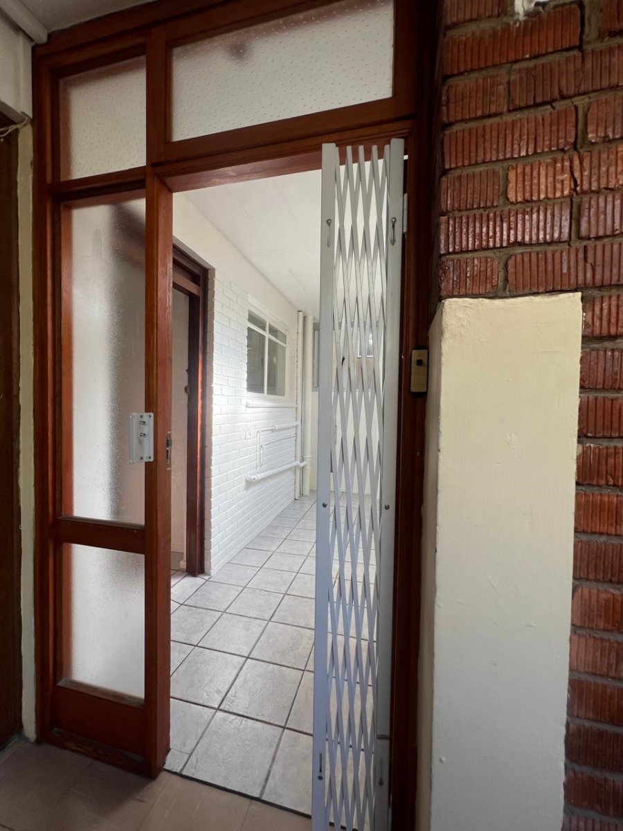 To Let 1 Bedroom Property for Rent in Humewood Eastern Cape